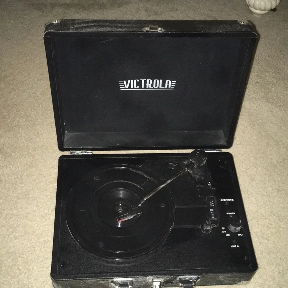 Record player - Picture 1 of 1